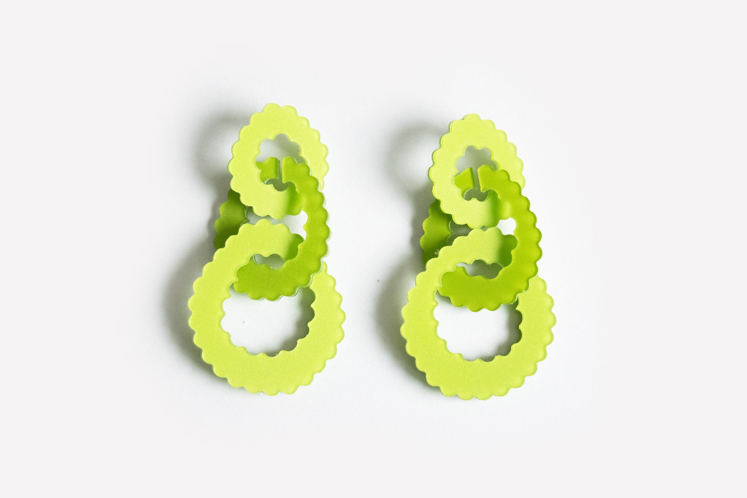 Ecoresin Scallop Earrings - Triple Link