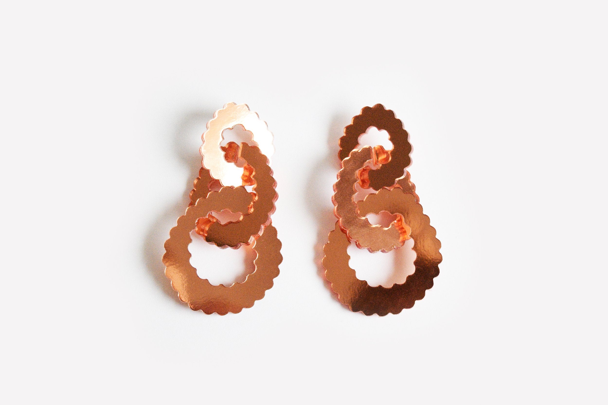 Ecoresin Scallop Earrings - Triple Link